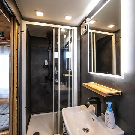 Tiny House - V Rezi U Prahy Apartamento